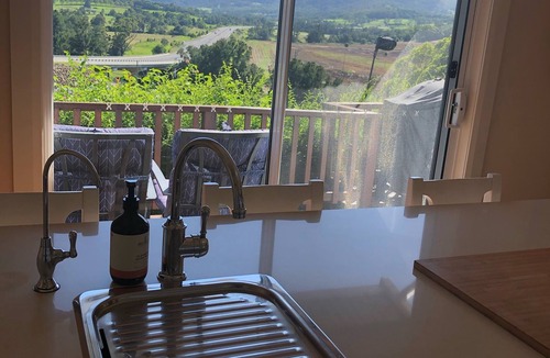 Broughton Village House | Spacious Country Cottage located close to Berry & Gerringong