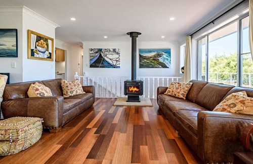 Killcare Heights House | Spacious Family Retreat by HolidayCo.