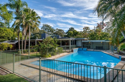 Brookfield House | Spacious Hideaway Retreat, Pool , Spa, Acreage, Billiards, 7 Bedrooms, Brisbane