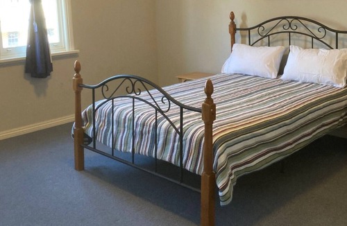 Guildford Apartment | Spacious Lofty Apartment, Stunning Views Overlooking Garden opposite Rose &Crown