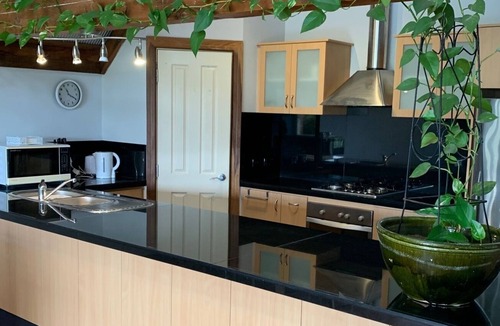 Guildford Apartment | Spacious Lofty Apartment, Stunning Views Overlooking Garden opposite Rose &Crown