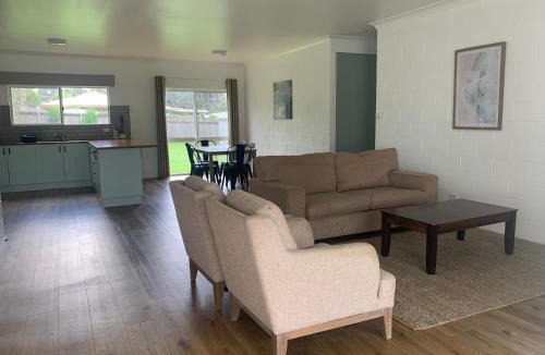 Atherton House | Spacious, Modern & Central