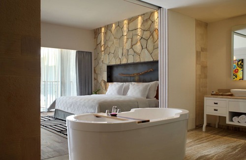 North Legian Hotel | Spacious Modern Suite with Free Minibar Items (T Sand Suite27)