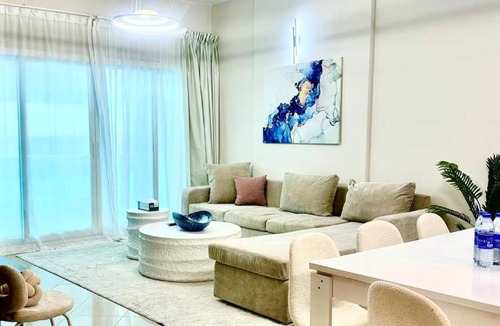 Barsha Heights Apartment | Spacious Modernized 2 BR Apartments by Taskeen Holiday Homes