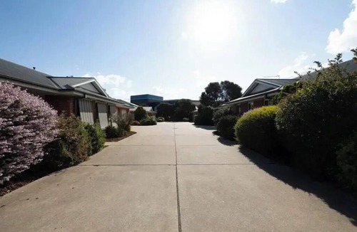 East Wagga Wagga Apartment | Spacious townhouse close to amenities!
