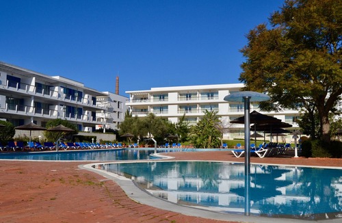 Telheiro Apartment | Splendid apartment with covered terrace, shared pool, WIFI, Air-Cond