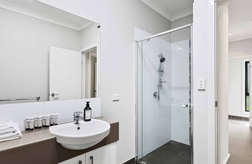 Pialba House | Stars on Torquay Road