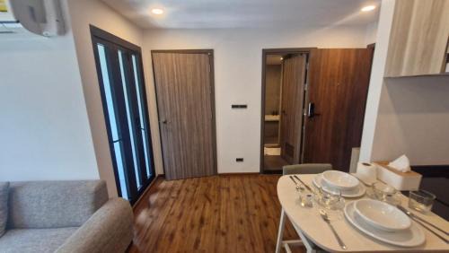 Tha Thaewawong Apartment | Stasia Suites Sriracha