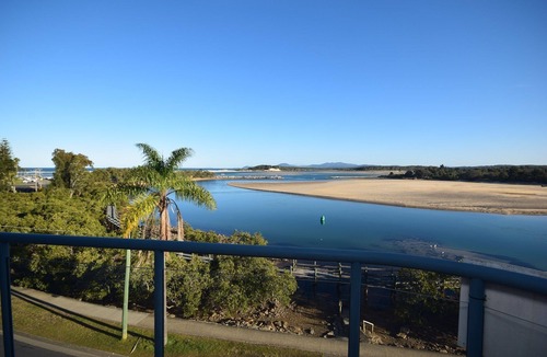 Nambucca Heads House | Stay by the water on Wellington Drive, surrounded by serenity and scenery!