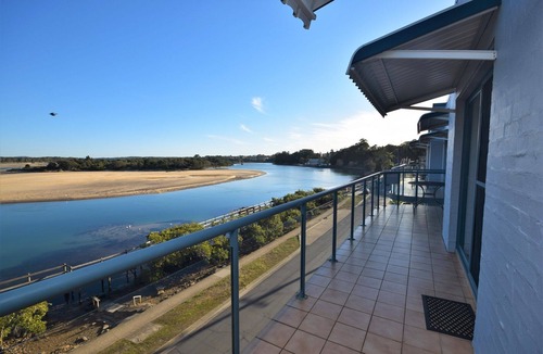 Nambucca Heads House | Stay by the water on Wellington Drive, surrounded by serenity and scenery!