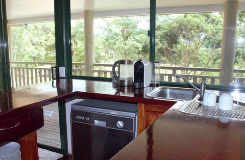 Shannonvale House | Stay near nature, close to Port Douglas and Mossman. Pet-Friendly!