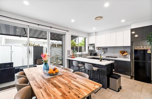 Asquith House | StayAU Spacious Townhouse Asquith near Golf