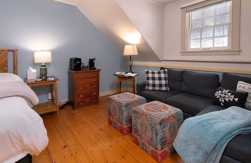 Stowe Bed & Breakfast | Sterling Mountain+Breakfast @the Brass Lantern Inn