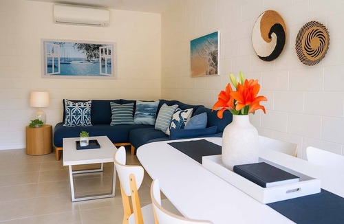 North Ward Apartment | Strand Stay just Steps to Beach & Waterpark - 2BR Beach Front Townsville