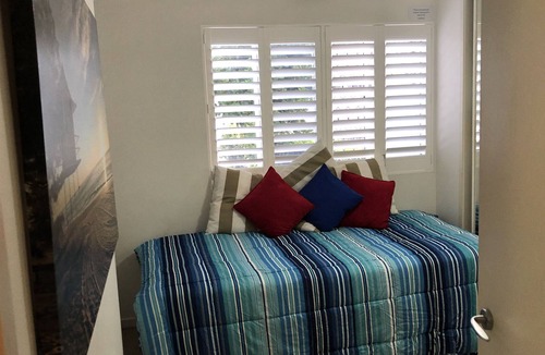 Sunshine Coast Apartment | Stroll to Mooloolaba - Apartment on Alexandra Headland