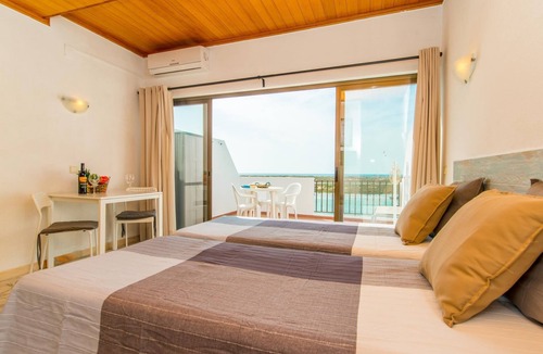 Cabanas Apartment | Studio Apartment with Sea View