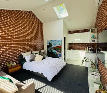 Bathurst House | Studio in CBD Bathurst
