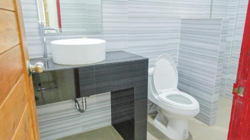 Bang Na Apartment | Studio in townhouse with private bath room and kitchenette