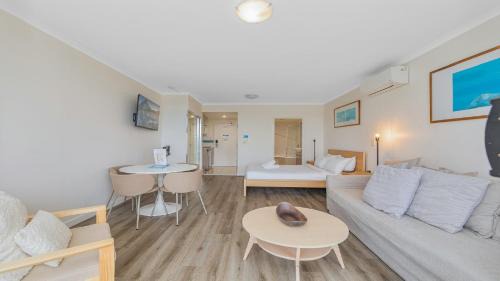 Ettalong Beach House | Studio Oasis - Ettalong Beach Resort