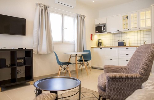 Luz Apartment | Studio-Private Bathroom-Casa do Cacto