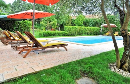 Braganca Apartment | Studio with Kitchenette (Sleeps 4)