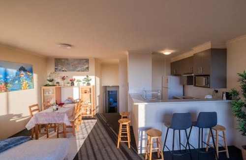 Surry Hills Apartment | Stunning Downtown Retreat with City Views