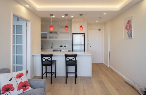 Kirribilli Apartment | Stunning Harbour View Retreat in Kirribilli with AC and free parking