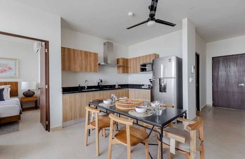 Downtown Cancun Apartment | Stunning Lagoon View Condo Pool & Gym 9th Floor