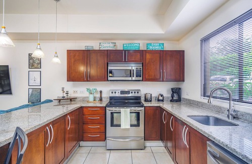 Potrero Condo | Stylish 1-bedroom condo with workspace, walk to everything + massages on us!