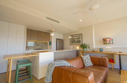 Nundah Apartment | Stylish 2BDR Nundah Stay with Golden Sunsets