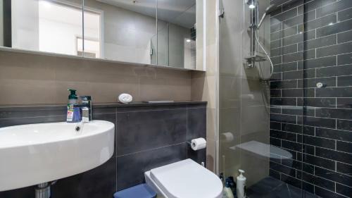 Sydney Olympic Park Apartment | Stylish 2BR Olympic Park Pool, Gym & Parking