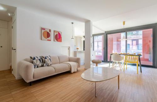 Lordelo do Ouro e Massarelos Apartment | Stylish Open-Plan Flat with Swimming Pool by HostWise