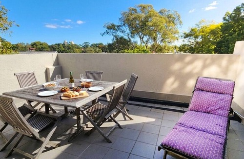 Surry Hills Apartment | Stylish Split-Level Penthouse Loft + Parking