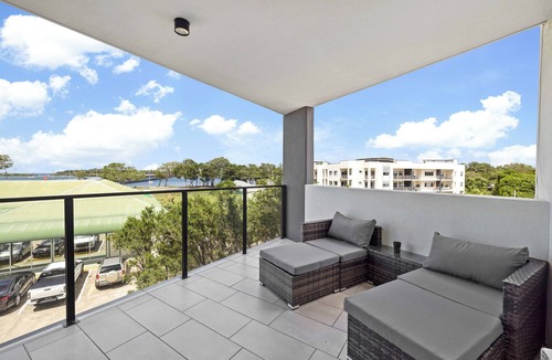 Bellara Apartment | Sub-penthouse With Water Views