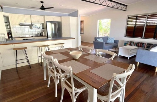 South Mission House | Sully's Beach House - Beach and Ocean Views