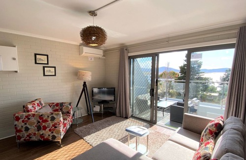 Jindabyne Apartment | Summit 9 - Stylish 3BR Apartment l Amazing Lake Views l WiFi l BBQ l Air-Con