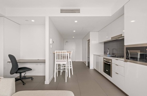 Fortitude Valley Apartment | Sunny 2-Bed in Valley with Premium Amenities