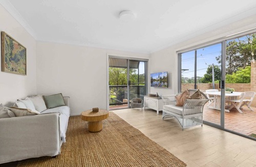 Avoca Beach House | Sunny Avoca Beach Townhouse | 3BR BBQ Courtyard