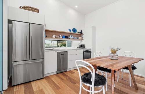 South Golden Beach House | Sunny Beach Escape Stylish + 2 Mins to the Ocean