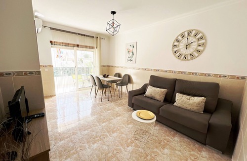 Vale de Carro Apartment | Sunny Bedroom With Aircon, Pool, Beach Nearby - Albufeira