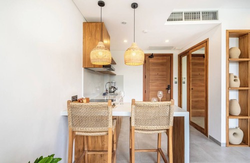 Batu Bolong Hotel | Sunny Muse by Betterplace