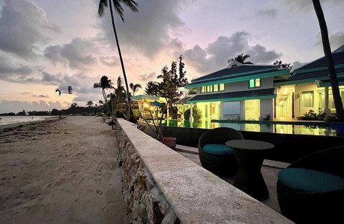 Hua Thanon Villa | Sunrise Golden Beachfront Villa