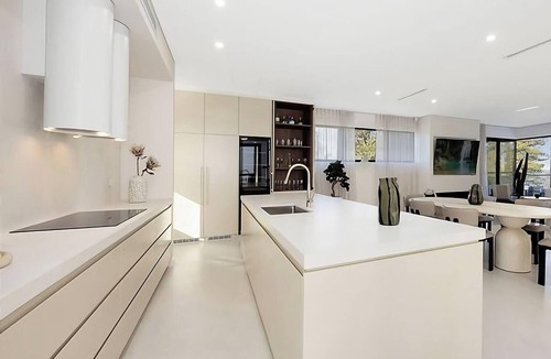 Morisset Park House | Sunset and Serenity Trinity - Luxury Lakefront Living with Relaxed Leisure