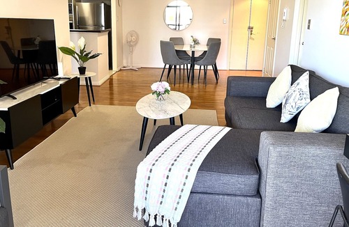Bondi Junction Apartment | Super convenient modern 2 bed 2 bath parking
