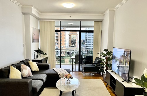 Bondi Junction Apartment | Super convenient modern 2 bed 2 bath parking