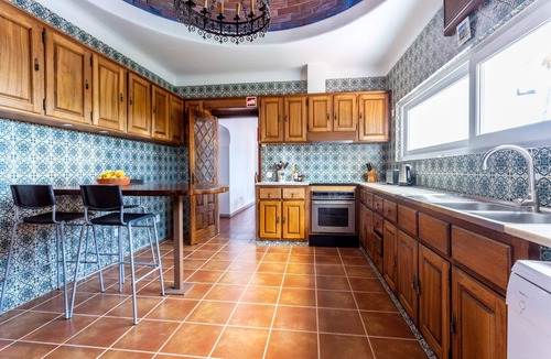 Alporchinhos Villa | Superb Carvoeiro Villa | Villa Alegria do Sul | 7 Bedrooms | Pool & Sun Terrace
