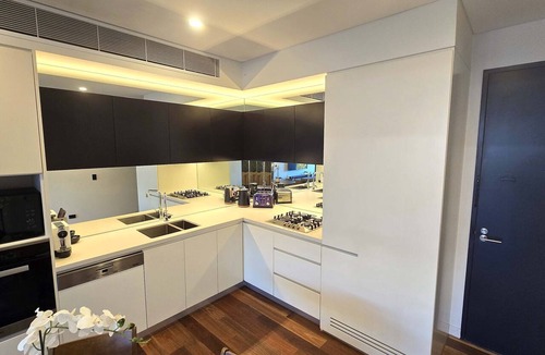 Rosebery Apartment | Swanky 2 bed apt with parking - Easy city access