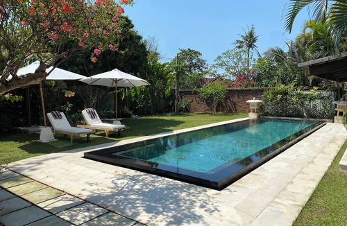 Cemagi Villa | Swedish designed, 16 meter infinity pool private garden footsteps from beach.