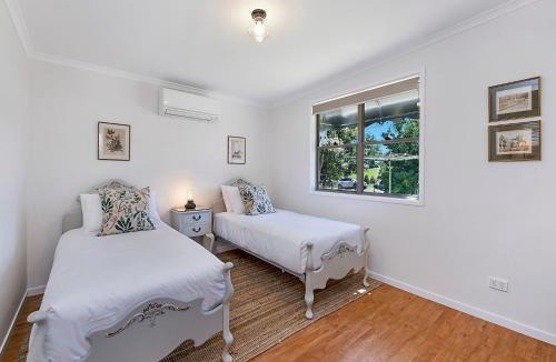 Maleny Apartment | Sweet Cottage, sleeps 4 - stroll to Maleny