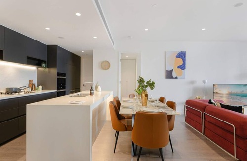 Barangaroo Apartment | Sydney CBD modern apt with pool/gym/parking 8 ppl